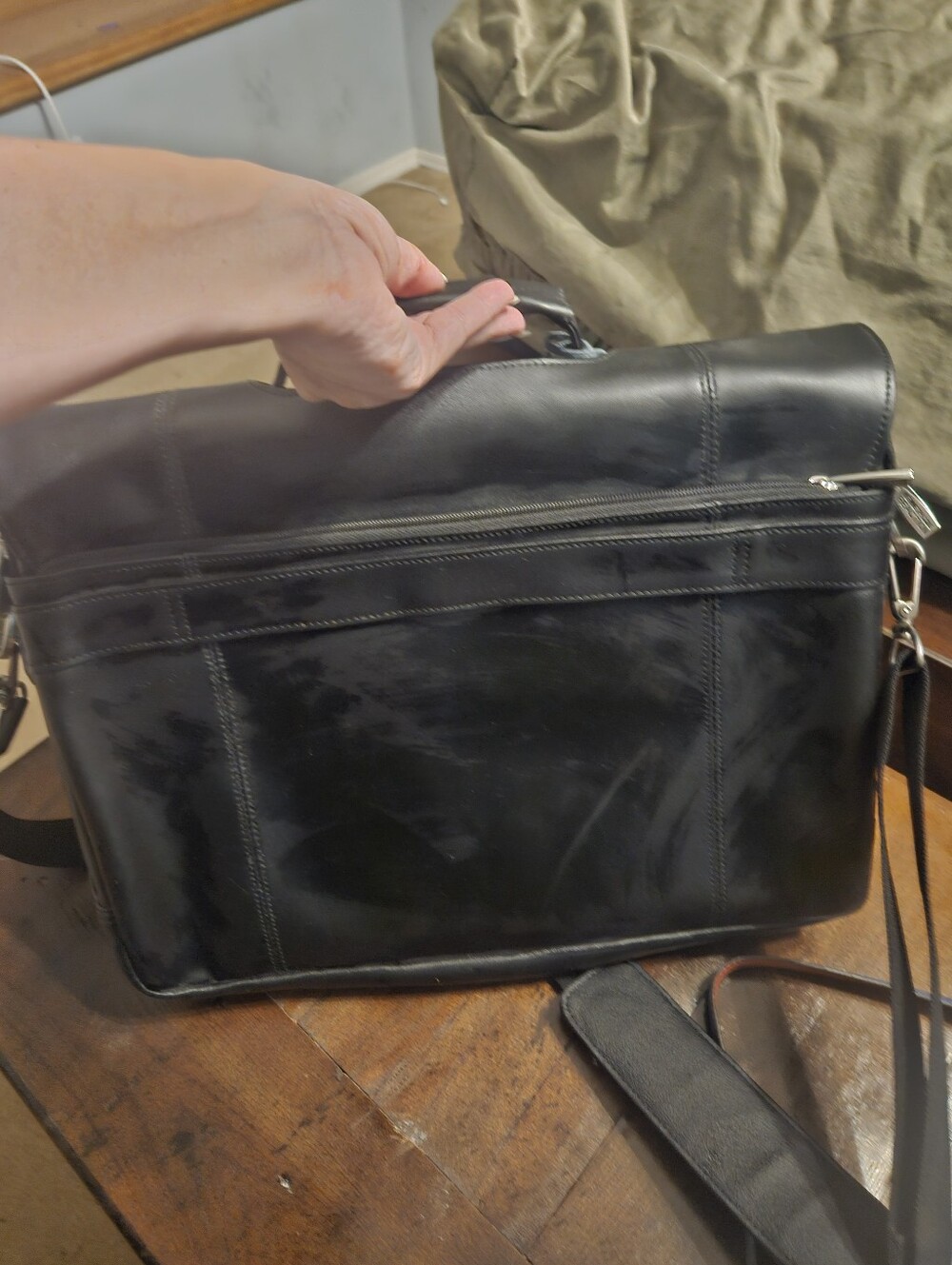 Kenneth Cole Reaction Leather Flapover 16.0" Computer Business Crossbody - Picture 2 of 8